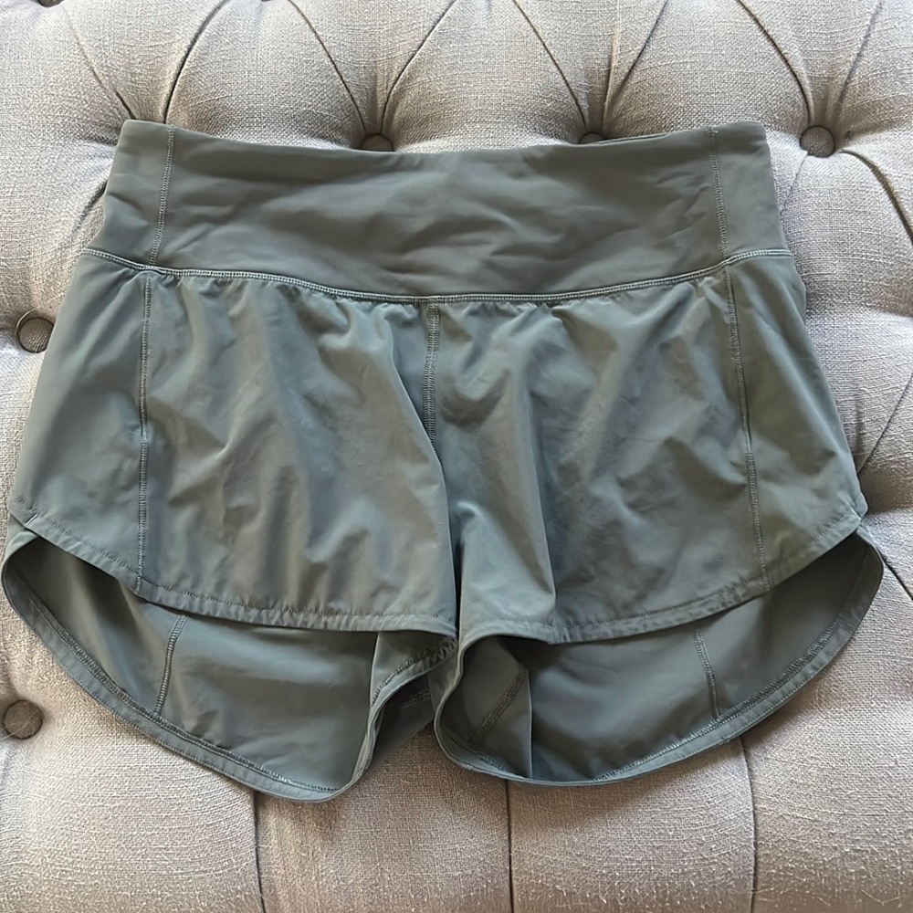 Lululemon grey sage speed up shorts sz 6